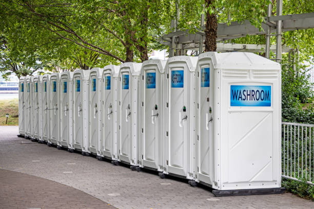 Best Portable restroom trailer rental  in Highpoint, OH
